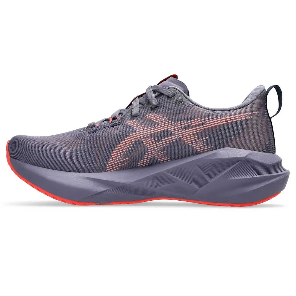 Asics Novablast 5 Laufschuhe Refurbished female