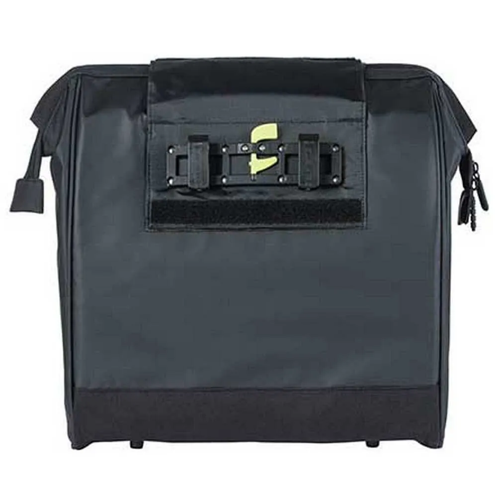 Basil Grand Tarpaulin Hook-on Fahrradtasche 23l, Black / white, One Size Basil Grand Tarpaulin Hook-on Fahrradtasche 23l, Black / white, One Size