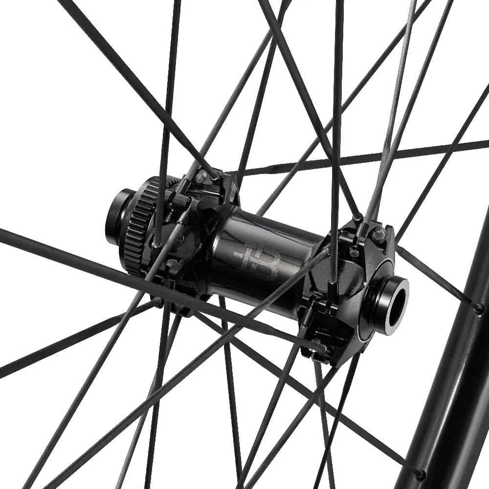 Black Inc 28|33 Cl Disc Tubeless Rennrad Laufradsatz, Black, 12 x 100/12 x 142mm, Shimano/Sram HG Black Inc 28|33 Cl Disc Tubeless Rennrad Laufradsatz, Black, 12 x 100/12 x 142mm, Shimano/Sram HG