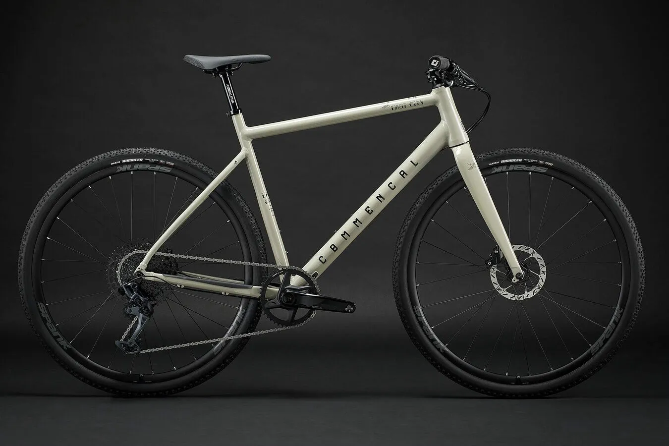 Commencal FCB ESSENTIAL CHALK 28" Diamant, Beige Commencal FCB ESSENTIAL CHALK 28" Diamant, Beige