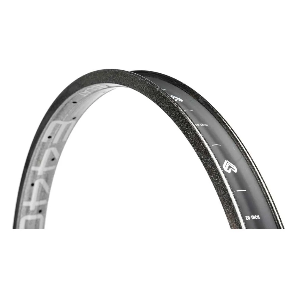 Eclat E440 34 Mm Felge, Carbon gunmetal, 20" 36H Eclat E440 34 Mm Felge, Carbon gunmetal, 20" 36H