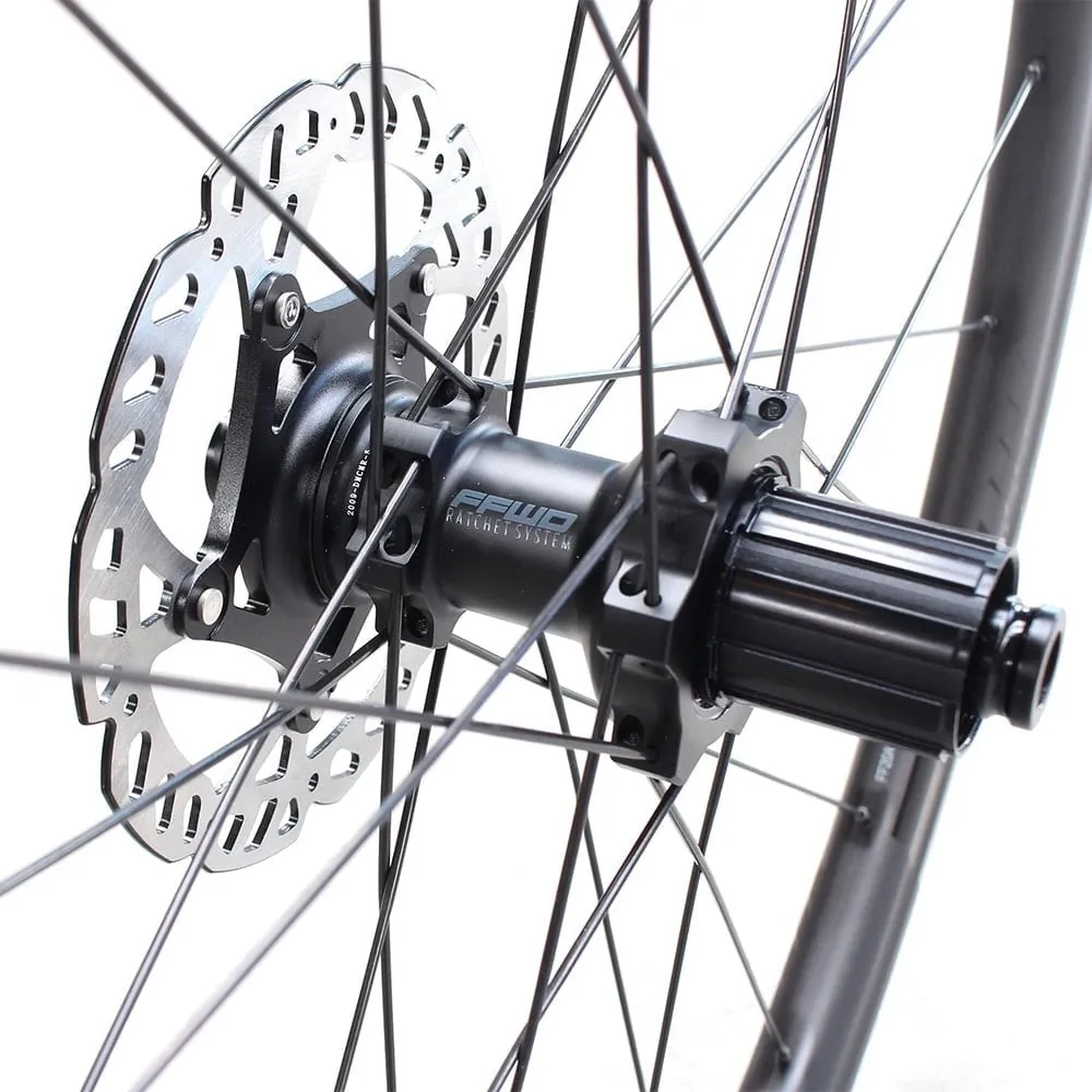 FFWD Outride Cl Disc Tubeless Rennrad Laufradsatz, Black, 12 x 100 / 12 x 142mm, Shimano/Sram HG FFWD Outride Cl Disc Tubeless Rennrad Laufradsatz, Black, 12 x 100 / 12 x 142mm, Shimano/Sram HG