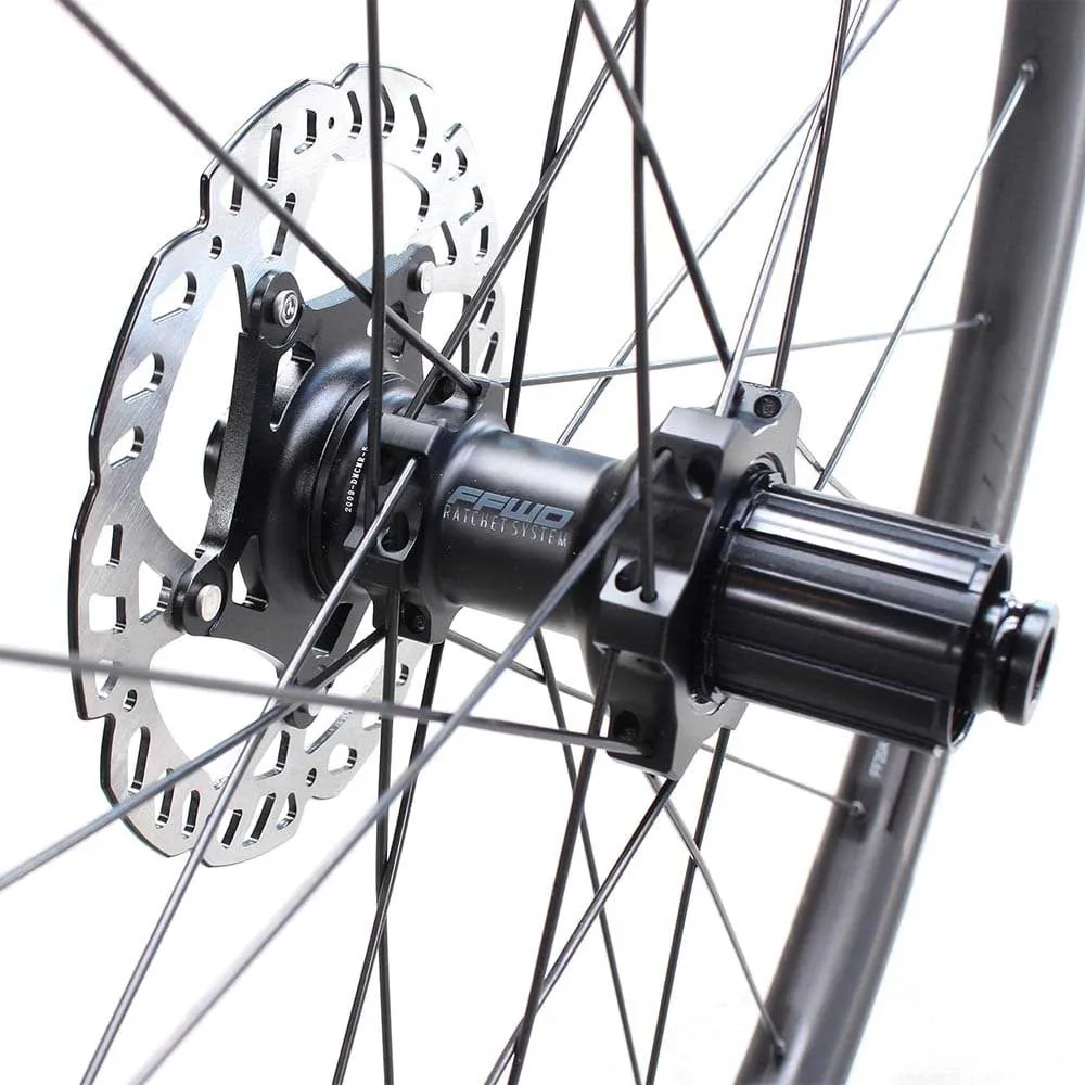 FFWD Tyro 2.0 Cl Disc Tubeless Rennrad Laufradsatz FFWD Tyro 2.0 Cl Disc Tubeless Rennrad Laufradsatz
