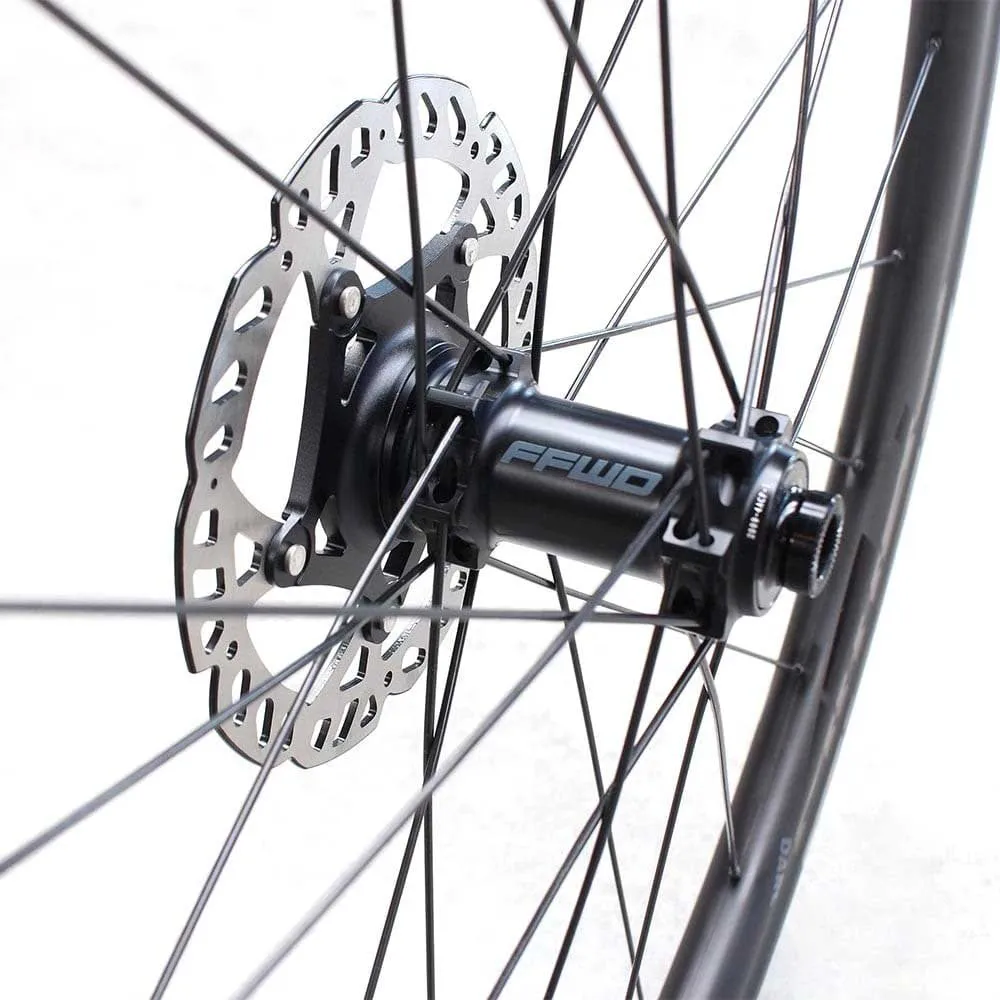 FFWD Tyro 2.0 Cl Disc Tubeless Rennrad Laufradsatz FFWD Tyro 2.0 Cl Disc Tubeless Rennrad Laufradsatz
