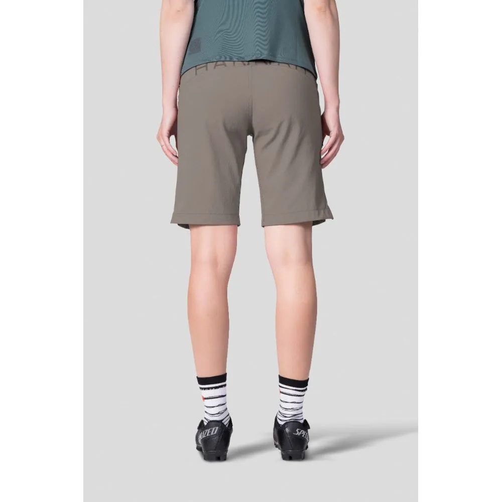 Hannah Sia Kurze Hose