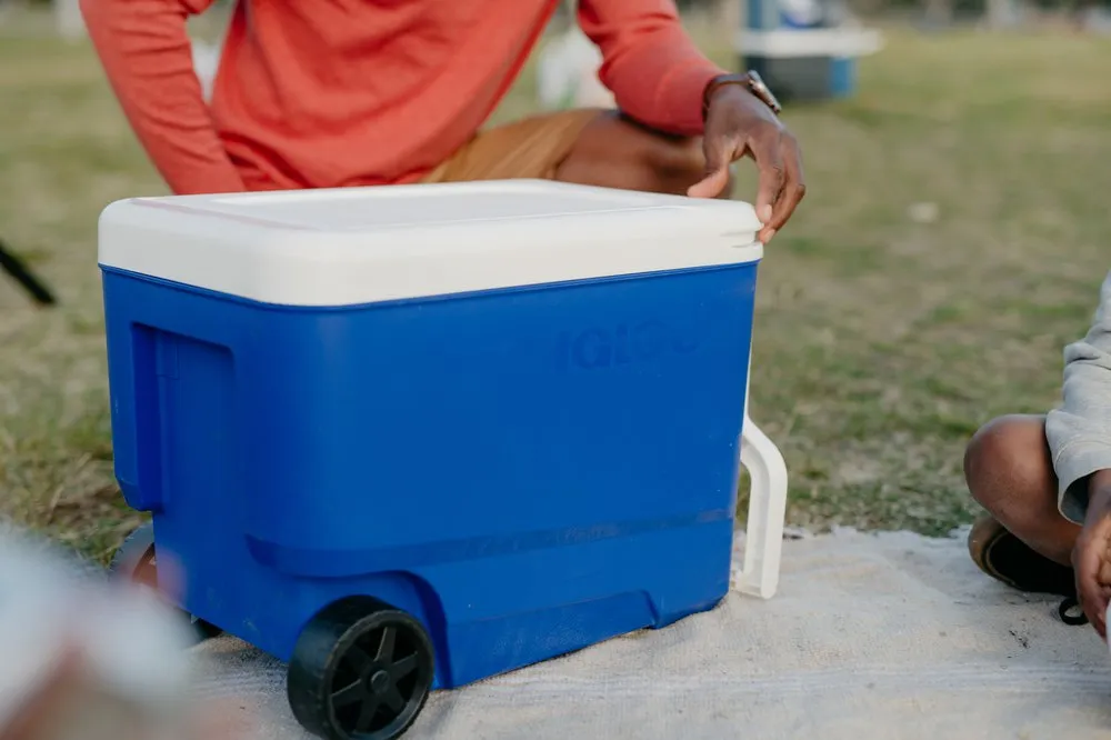 Igloo Coolers Wheelie Cool 38 36l Steife Tragbare Kühlbox, Blue, One Size Igloo Coolers Wheelie Cool 38 36l Steife Tragbare Kühlbox, Blue, One Size