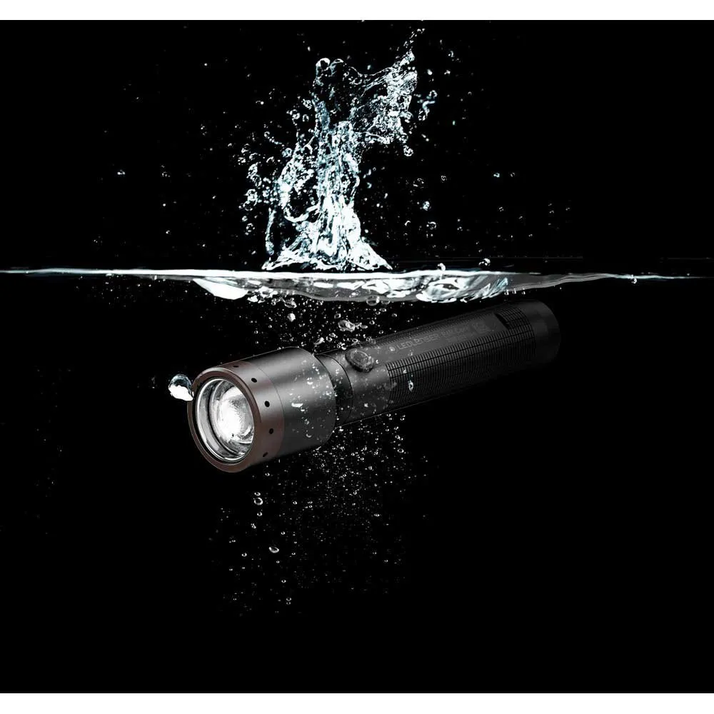 LEDLENSER P6r Core Taschenlampe, Black, 900 Lumina LEDLENSER P6r Core Taschenlampe, Black, 900 Lumina