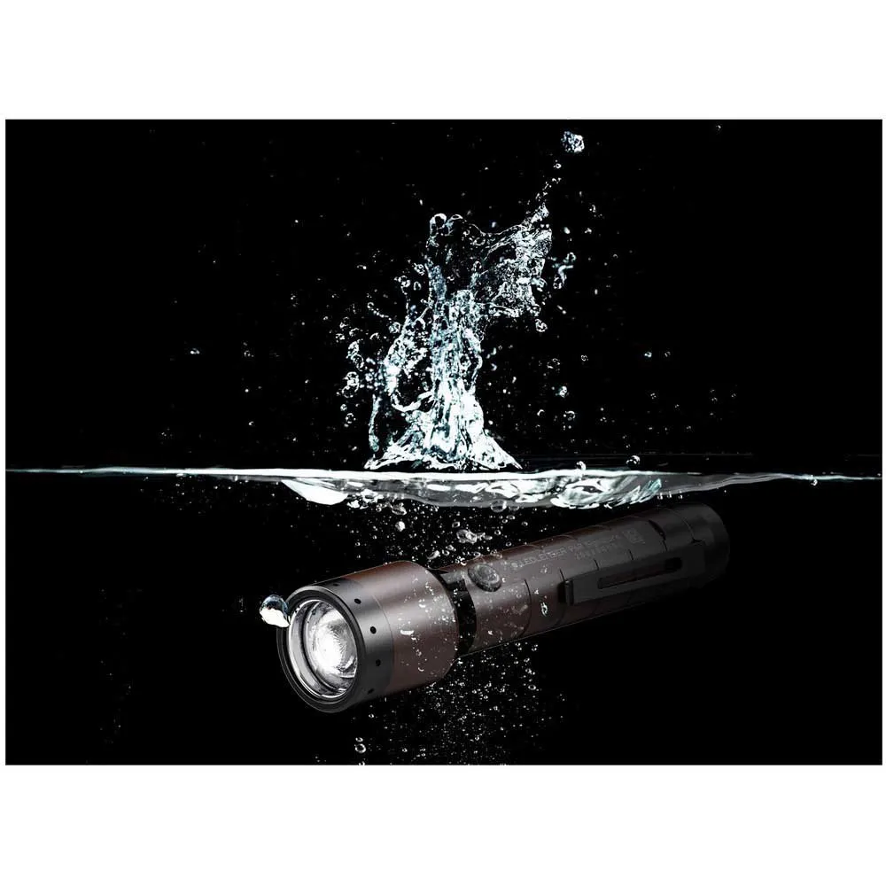 LEDLENSER P6r Signature Taschenlampe, Black, 1400 Lumina LEDLENSER P6r Signature Taschenlampe, Black, 1400 Lumina