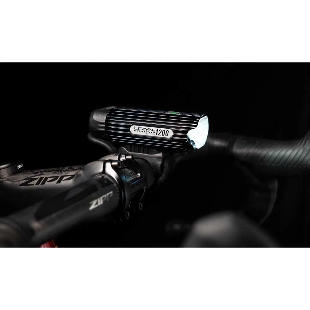 Lezyne Deca Stvzo 1200 Loaded Frontlicht, Black, 1200 Lumina Lezyne Deca Stvzo 1200 Loaded Frontlicht, Black, 1200 Lumina
