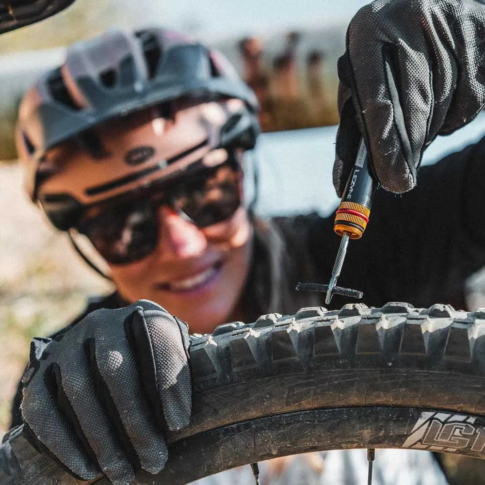 Lezyne Dual Insert Kit Multitool und Tubeless Reparaturset Lezyne Dual Insert Kit Multitool und Tubeless Reparaturset