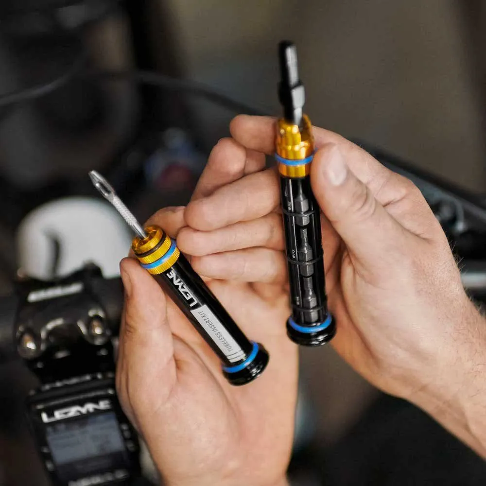 Lezyne Dual Insert Kit Multitool und Tubeless Reparaturset Lezyne Dual Insert Kit Multitool und Tubeless Reparaturset