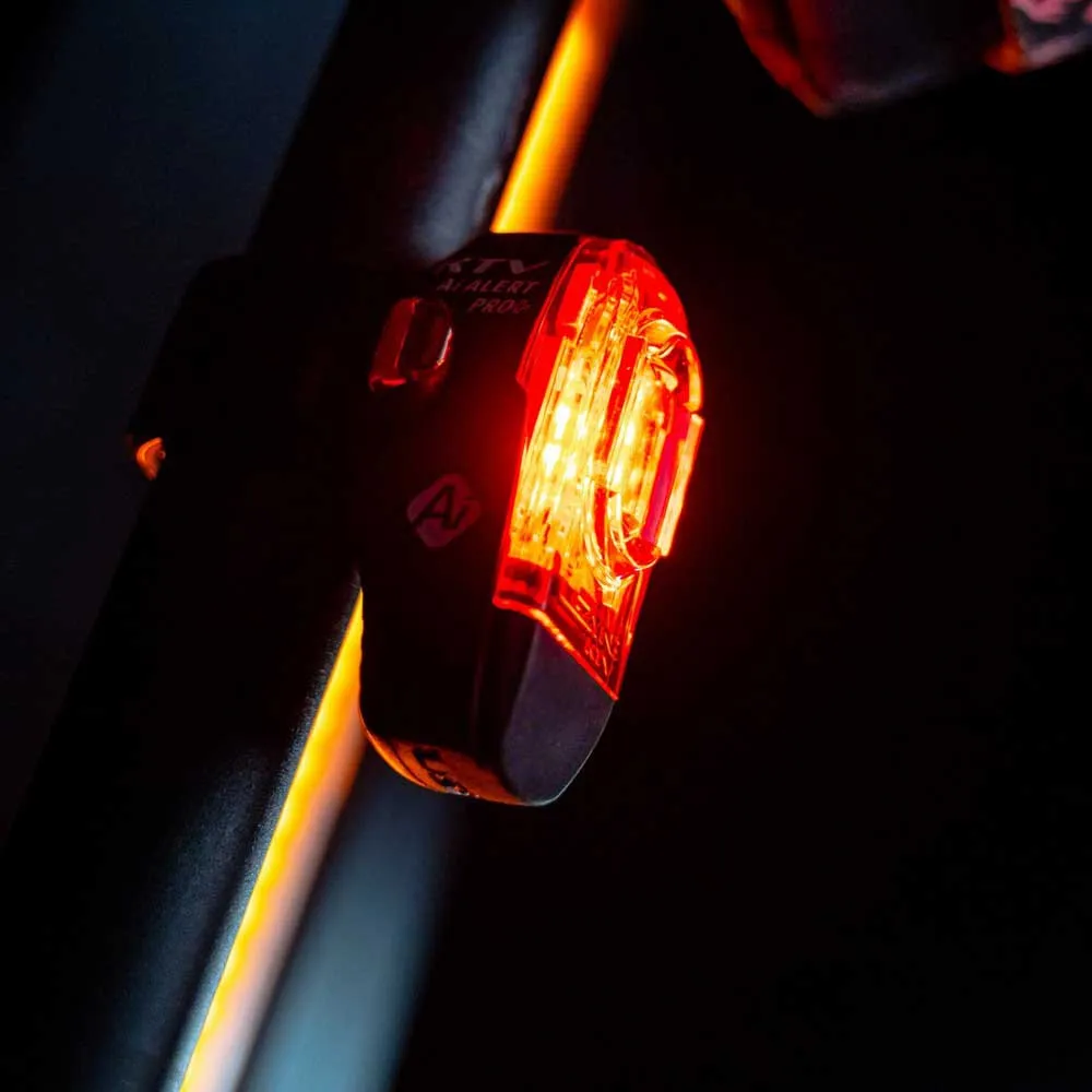 Lezyne Ktv Drive Pro + Ai Alert Rücklicht, Red / black, 150 Lumina Lezyne Ktv Drive Pro + Ai Alert Rücklicht, Red / black, 150 Lumina