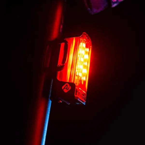 Lezyne Strip Alert Drive Pro 400 Lichtset, Black / red, 400 Lumina Lezyne Strip Alert Drive Pro 400 Lichtset, Black / red, 400 Lumina