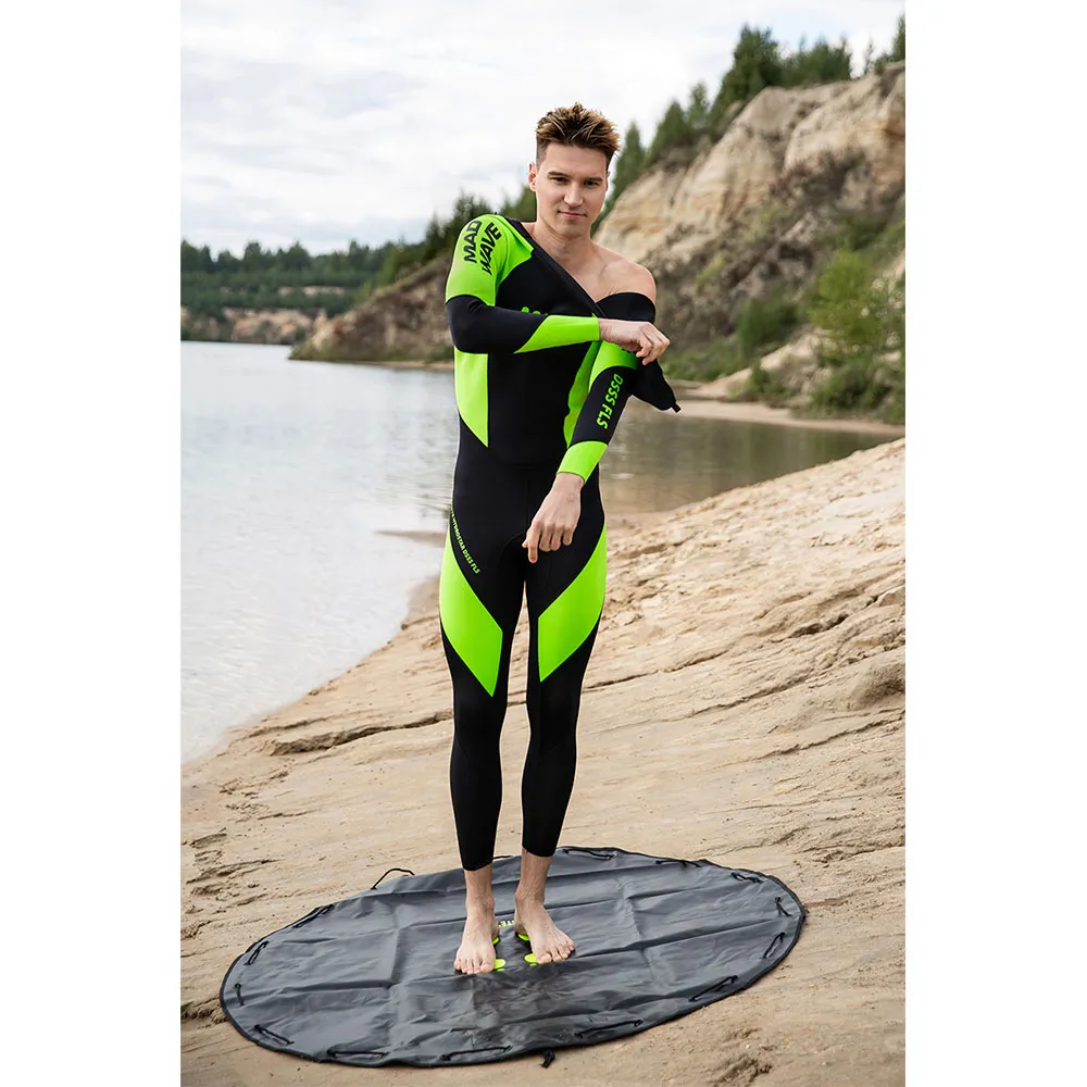 Madwave Surf-poncho, Black, 135?135cm Madwave Surf-poncho, Black, 135?135cm