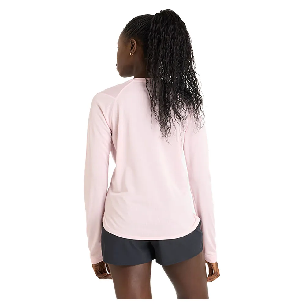 New Balance Athletics Long Sleeve T-shirt female New Balance Athletics Long Sleeve T-shirt female