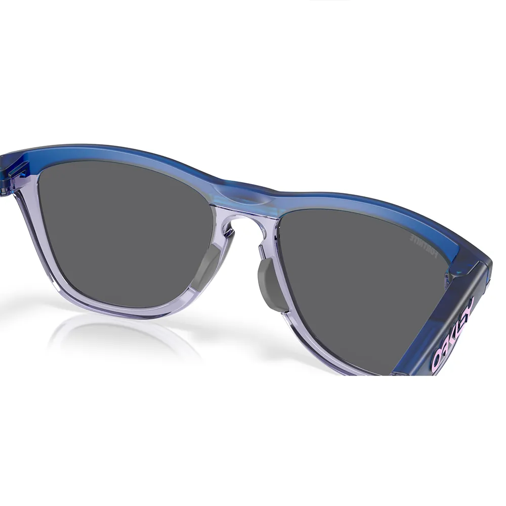 Oakley Frogskins Range Sonnenbrille unisex, Matte trans blue, Prizm Black/CAT3 Oakley Frogskins Range Sonnenbrille unisex, Matte trans blue, Prizm Black/CAT3