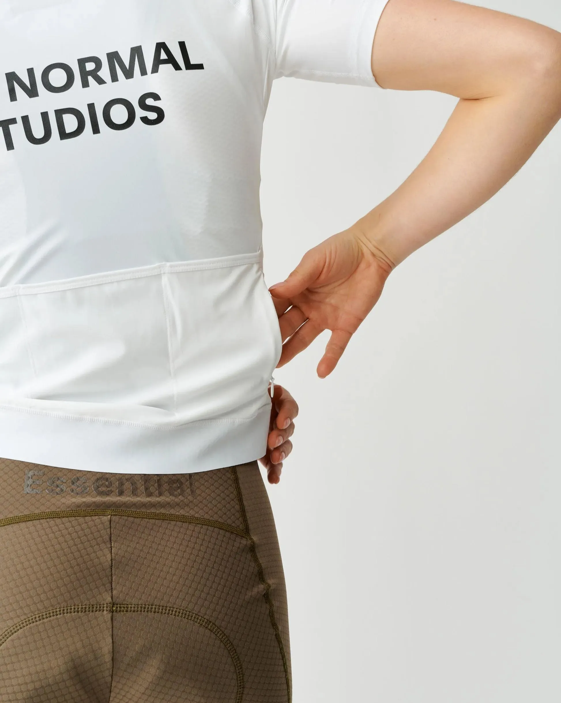 Pas Normal Studios Damen Essential Trikot, Off weiß