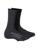 Pas Normal Studios Logo Leichte Überschuhe AW22