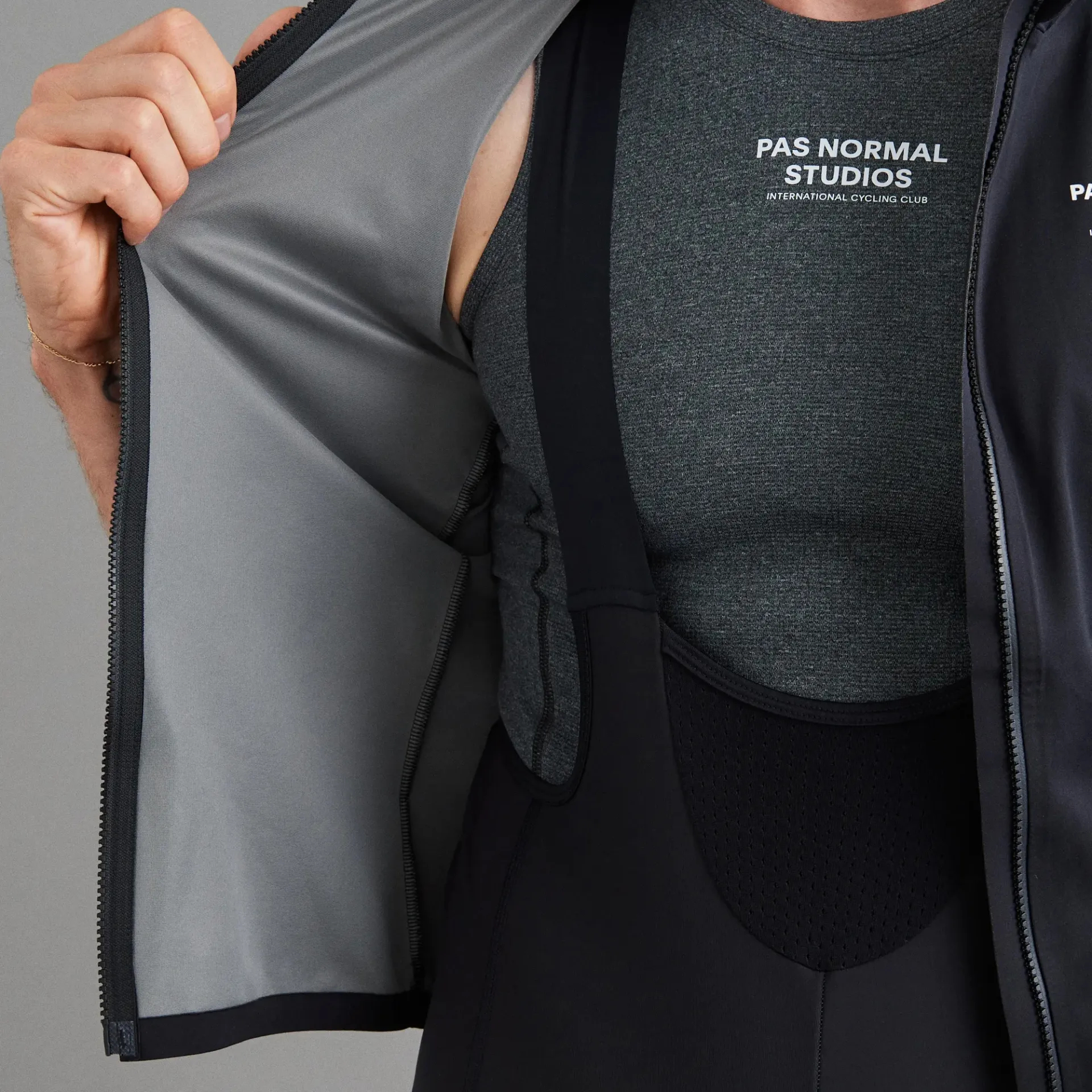 Pas Normal Studios Mens Mechanism Pro Rain Jersey Herren Regentrikot Pas Normal Studios Mens Mechanism Pro Rain Jersey Herren Regentrikot