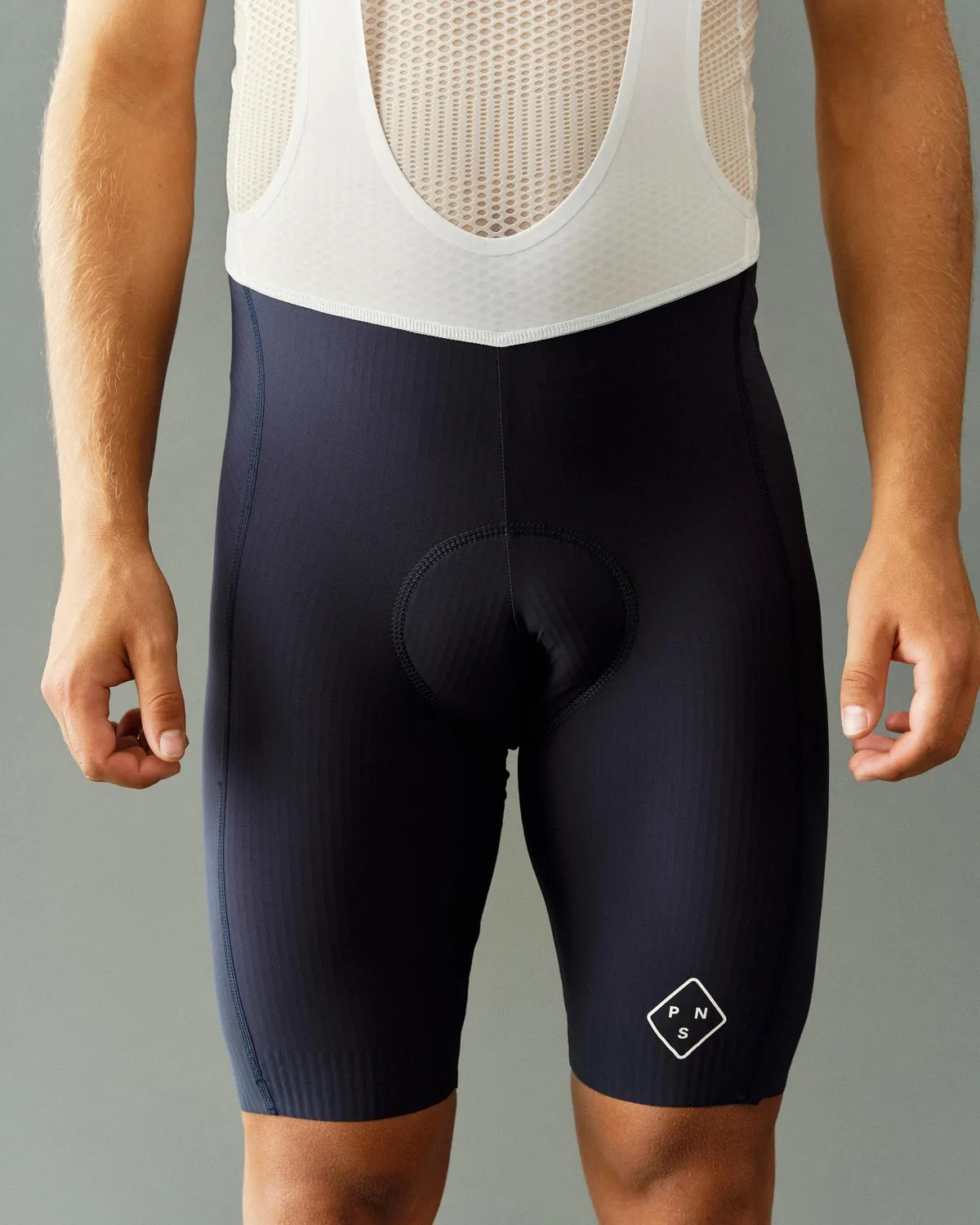 Pas Normal Studios Solitude Late Drop Kurze Trägerhose SS24