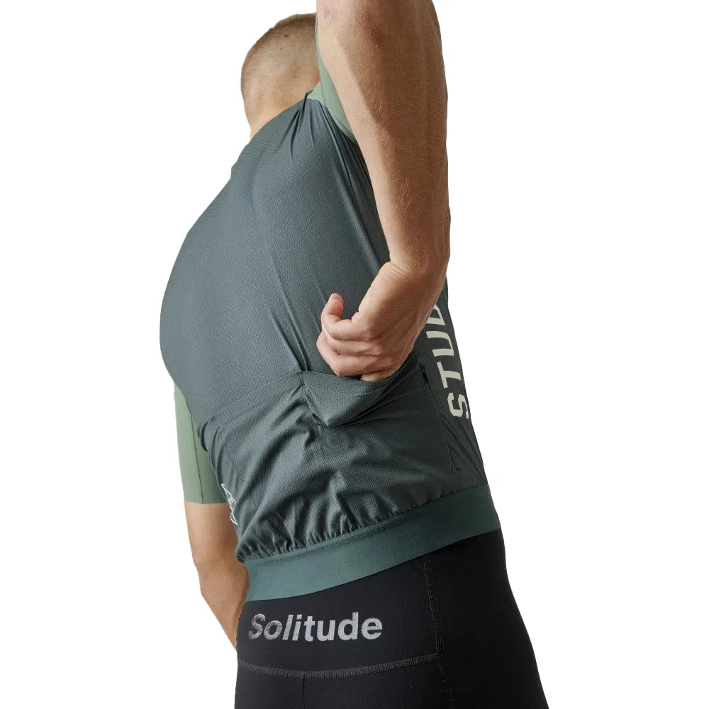 Pas Normal Studios Solitude Midsummer Fahrradtrikot SS23, Grün sleeve
