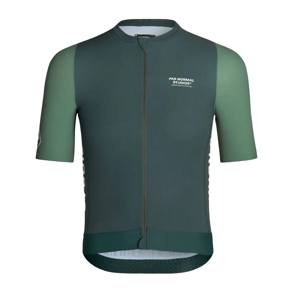Pas Normal Studios Solitude Midsummer Fahrradtrikot SS23, Grün sleeve