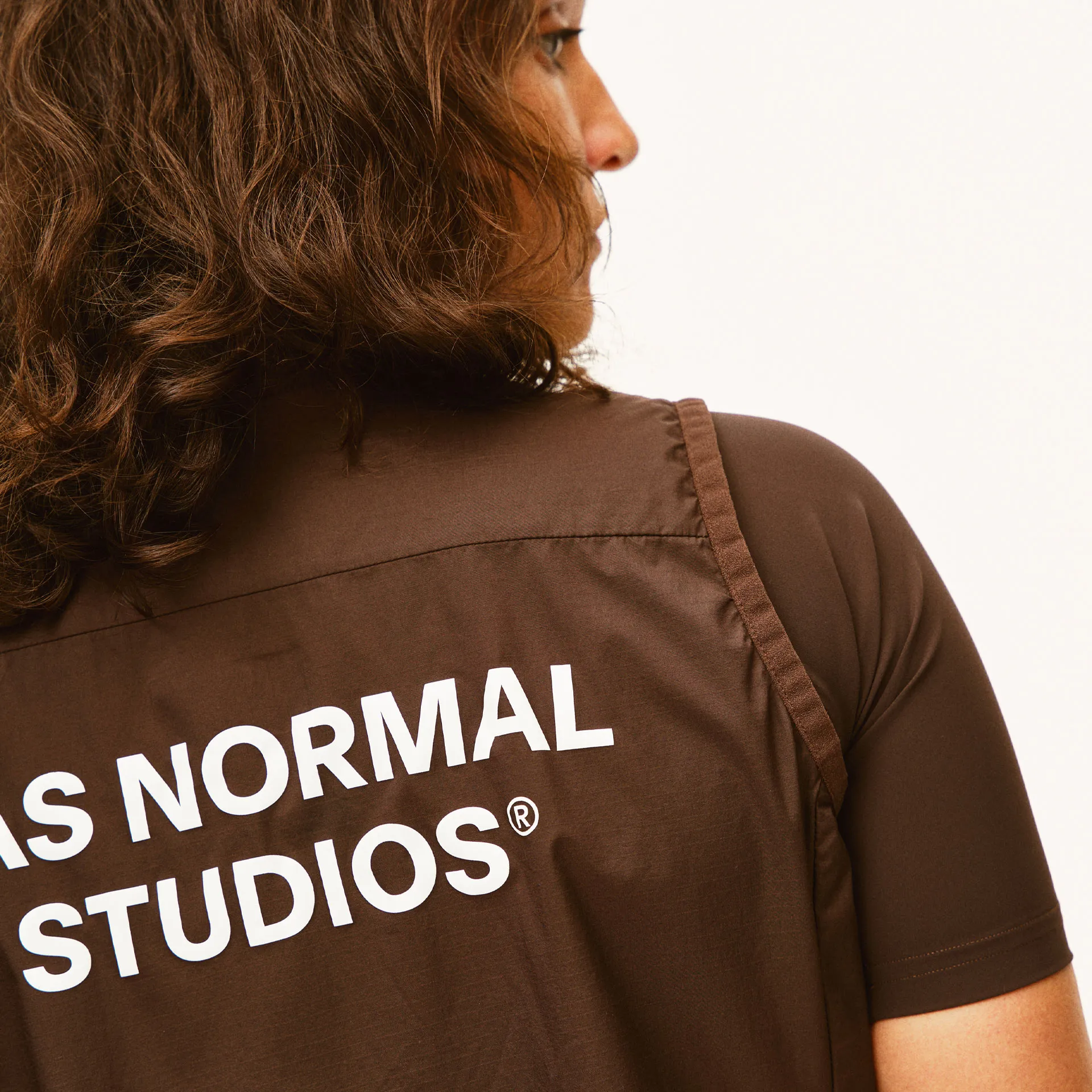 Pas Normal Studios Womens Essential Insulated Gilet Warme Fahrrad-Windweste Damen Pas Normal Studios Womens Essential Insulated Gilet Warme Fahrrad-Windweste Damen