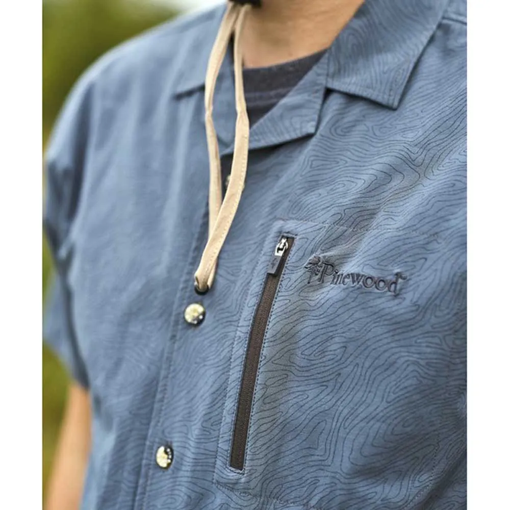 Pinewood Everyday Travel Topo Resort Kurzarmhemd, Dark storm blue Pinewood Everyday Travel Topo Resort Kurzarmhemd, Dark storm blue