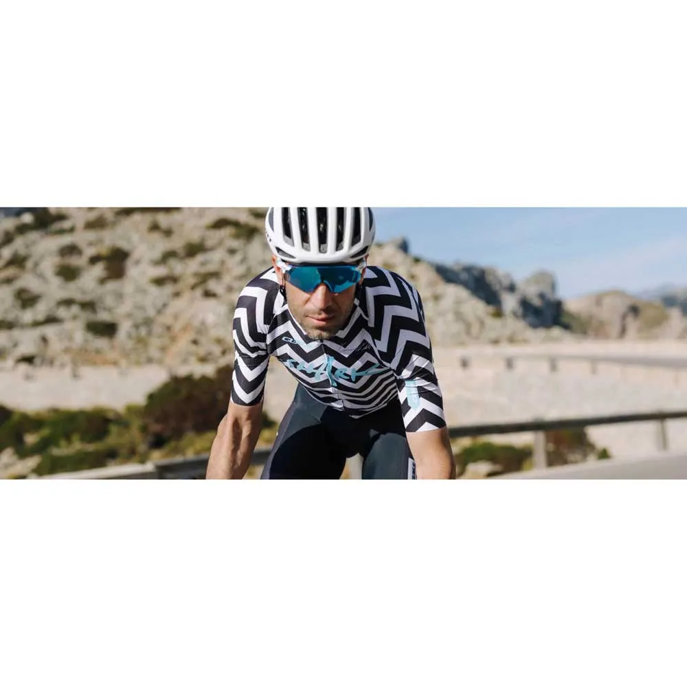 Q36.5 R2 Light Nibali Shark Kurzarm-radtrikot Q36.5 R2 Light Nibali Shark Kurzarm-radtrikot