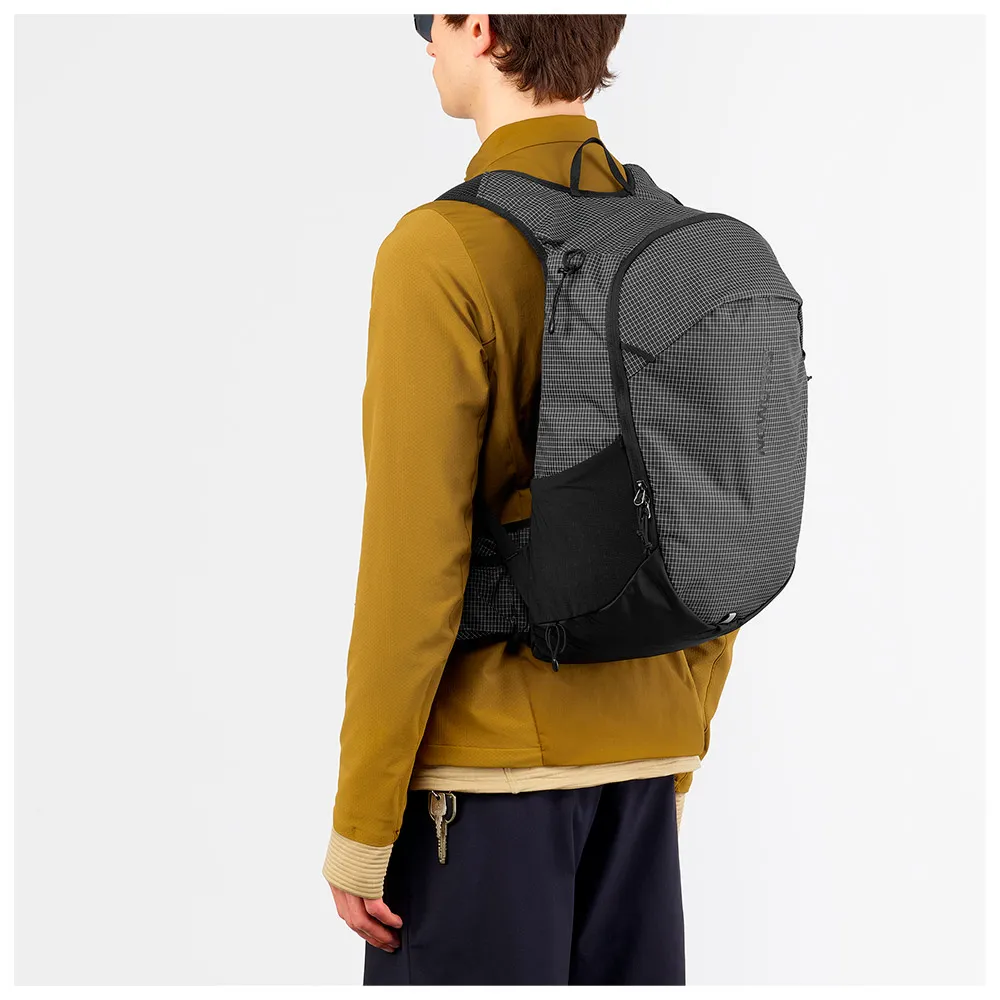 Salomon Trailblazer 20l Commuter Rucksack, Black Salomon Trailblazer 20l Commuter Rucksack, Black
