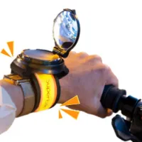 SuperB Duo Fahrradarmbänder Mit Rückspiegel Und Blinker SuperB Duo Fahrradarmbänder Mit Rückspiegel Und Blinker