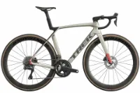 Trek Madone SL 7 Gen 8 Matte Lunar Silver 28" Diamant Trek Madone SL 7 Gen 8 Matte Lunar Silver 28" Diamant