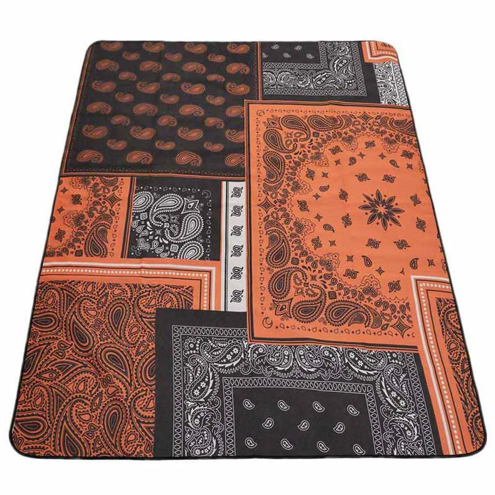 Urban Classics Patchwork Print Decke, Black / orange