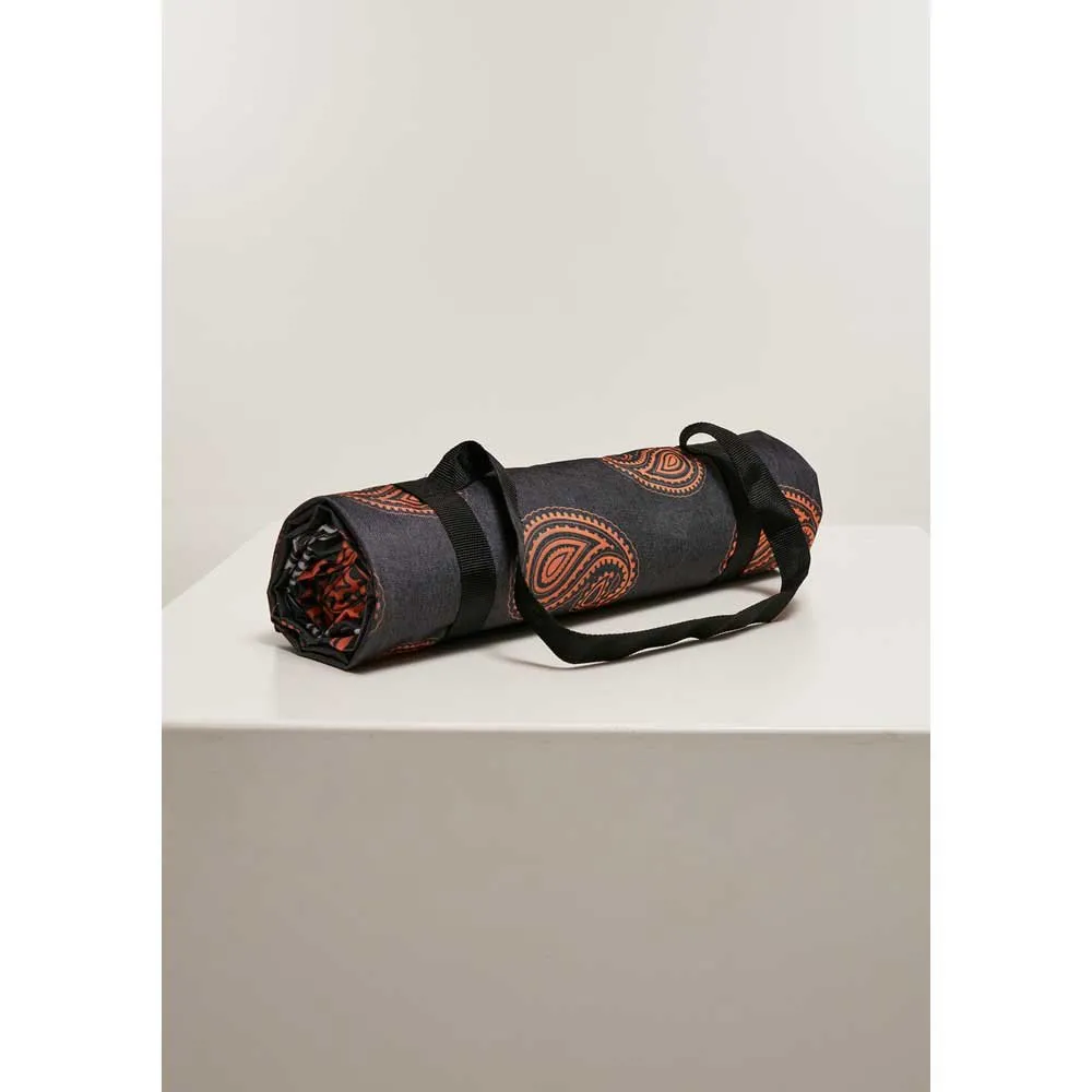 Urban Classics Patchwork Print Decke, Black / orange