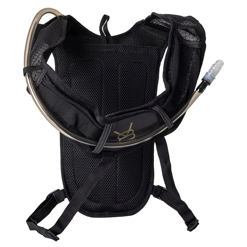 V8 Equipment Ydr 4.5 Rucksack 1.5l, Black / gold, One Size V8 Equipment Ydr 4.5 Rucksack 1.5l, Black / gold, One Size
