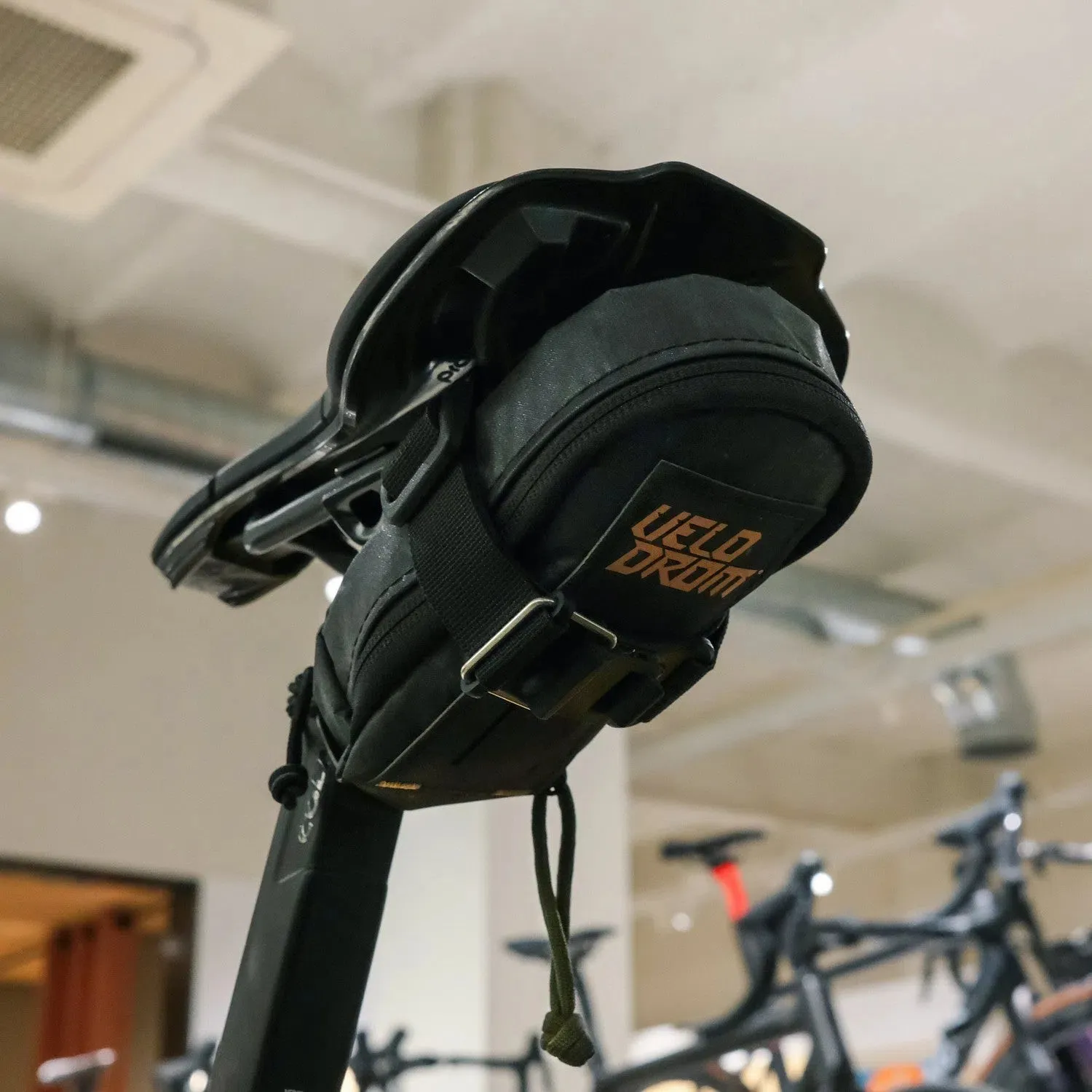 Velodrom VCC VELODROM RaceDay by Cordel Fahrradsattel Tasche, Heavy graphic schwarz Velodrom VCC VELODROM RaceDay by Cordel Fahrradsattel Tasche, Heavy graphic schwarz
