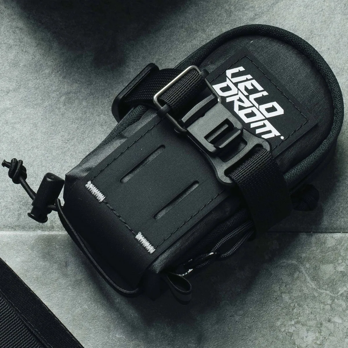 Velodrom VCC VELODROM RaceDay by Cordel Sattel Bag, Heavy graphic schwarz/weiß Velodrom VCC VELODROM RaceDay by Cordel Sattel Bag, Heavy graphic schwarz/weiß